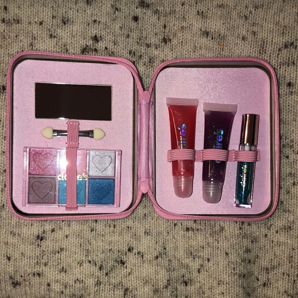 claire’s Rhinestone Hearts Barbie Pink Make Up Zip Around Tin - Picture 10 of 11